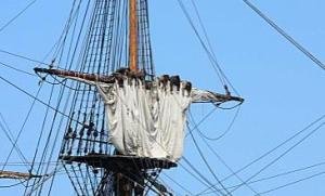 Le couillard était une cargue supplémentaire qui permettait de replier les voiles en poches...